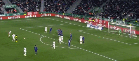 NBA｜詹皇压哨三分不中 湖人3分差惜负黄蜂